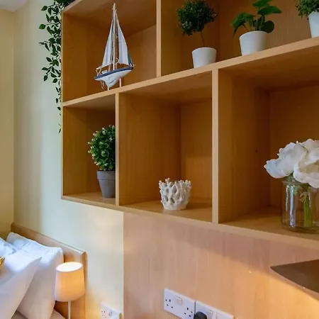 72 - Spacious Townhouse With Parking By Shortstays Tatil Evi