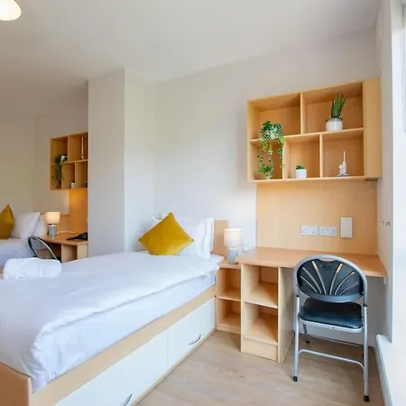 72 - Spacious Townhouse With Parking By Shortstays Galway