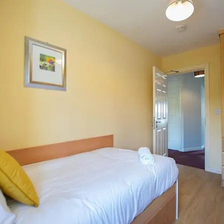 Tatil Evi 72 - Spacious Townhouse With Parking By Shortstays *