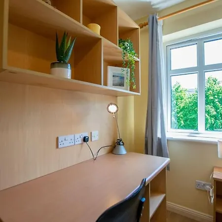 72 - Spacious Townhouse With Parking By Shortstays Tatil Evi *