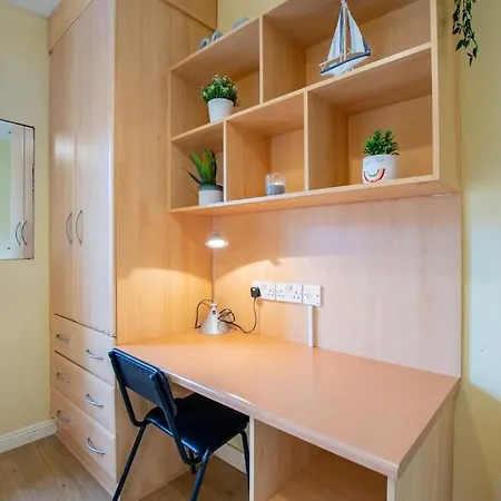 Tatil Evi 72 - Spacious Townhouse With Parking By Shortstays