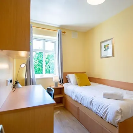 Tatil Evi 72 - Spacious Townhouse With Parking By Shortstays Galway