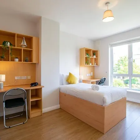 Tatil Evi 72 - Spacious Townhouse With Parking By Shortstays