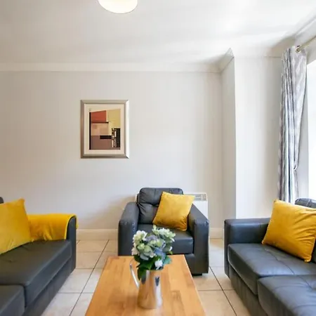 بيت للعطل 72 - Spacious Townhouse With Parking By Shortstays