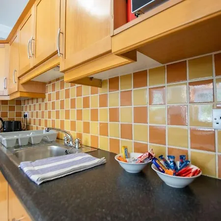 بيت للعطل 72 - Spacious Townhouse With Parking By Shortstays