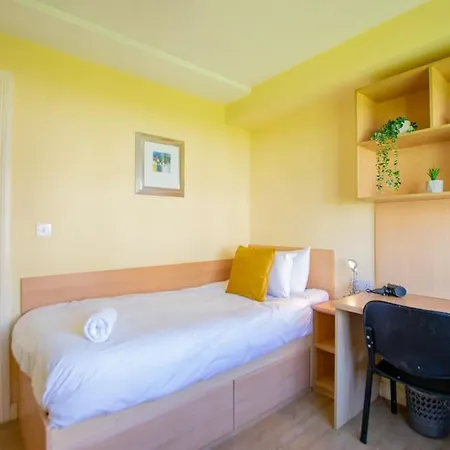 بيت للعطل 72 - Spacious Townhouse With Parking By Shortstays غالواي