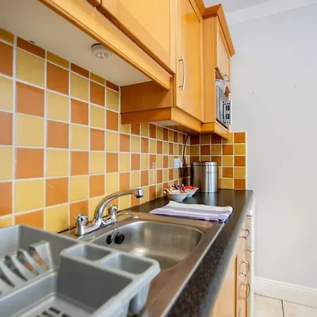 بيت للعطل 72 - Spacious Townhouse With Parking By Shortstays *